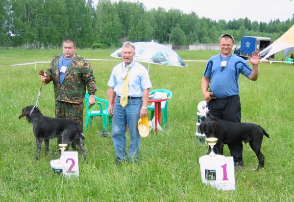 1 и 2 место кобели мл. группы.jpg